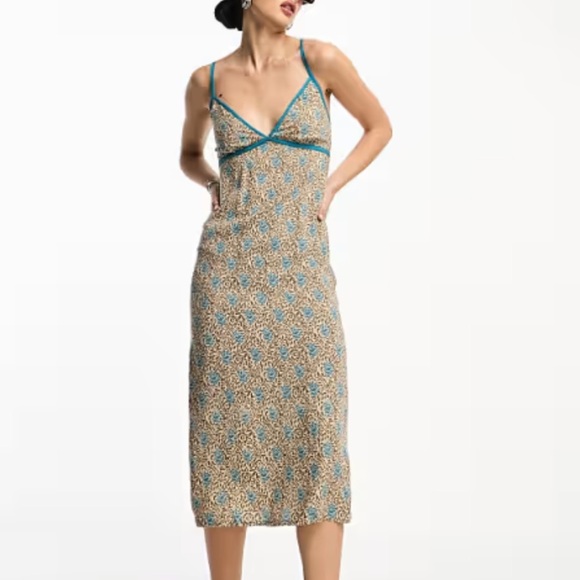 Motel Dresses & Skirts - Motel V-neck Midi Slip Bohemian Batik Blue Pattern Midi Dress size XS